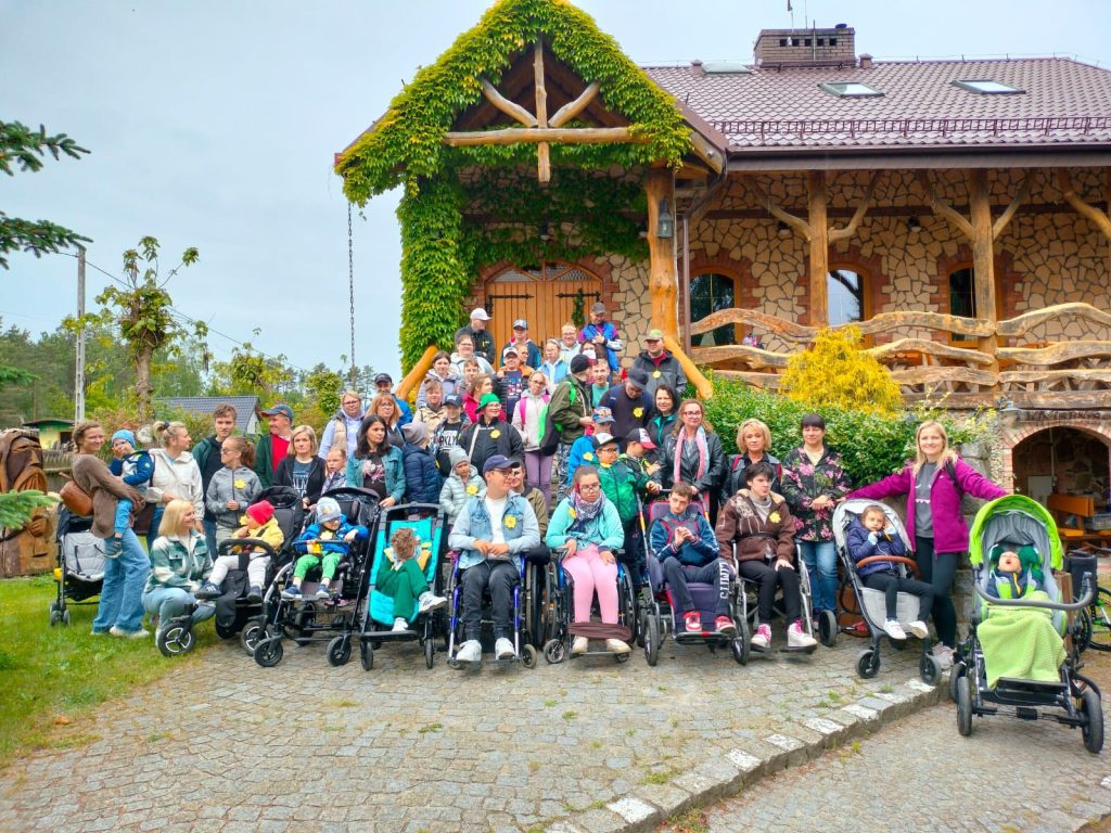 Rajd pieszy- lasem wokół Mileniówki .